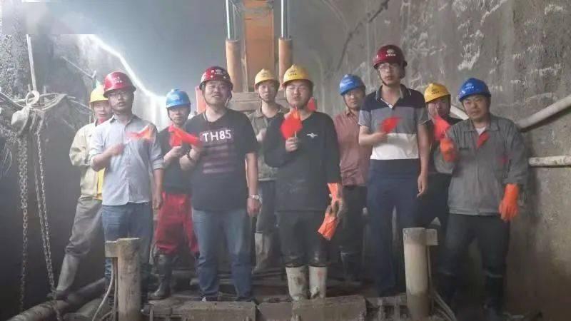 金价飙升冲破2000美元，是什么在推升？游戏画面